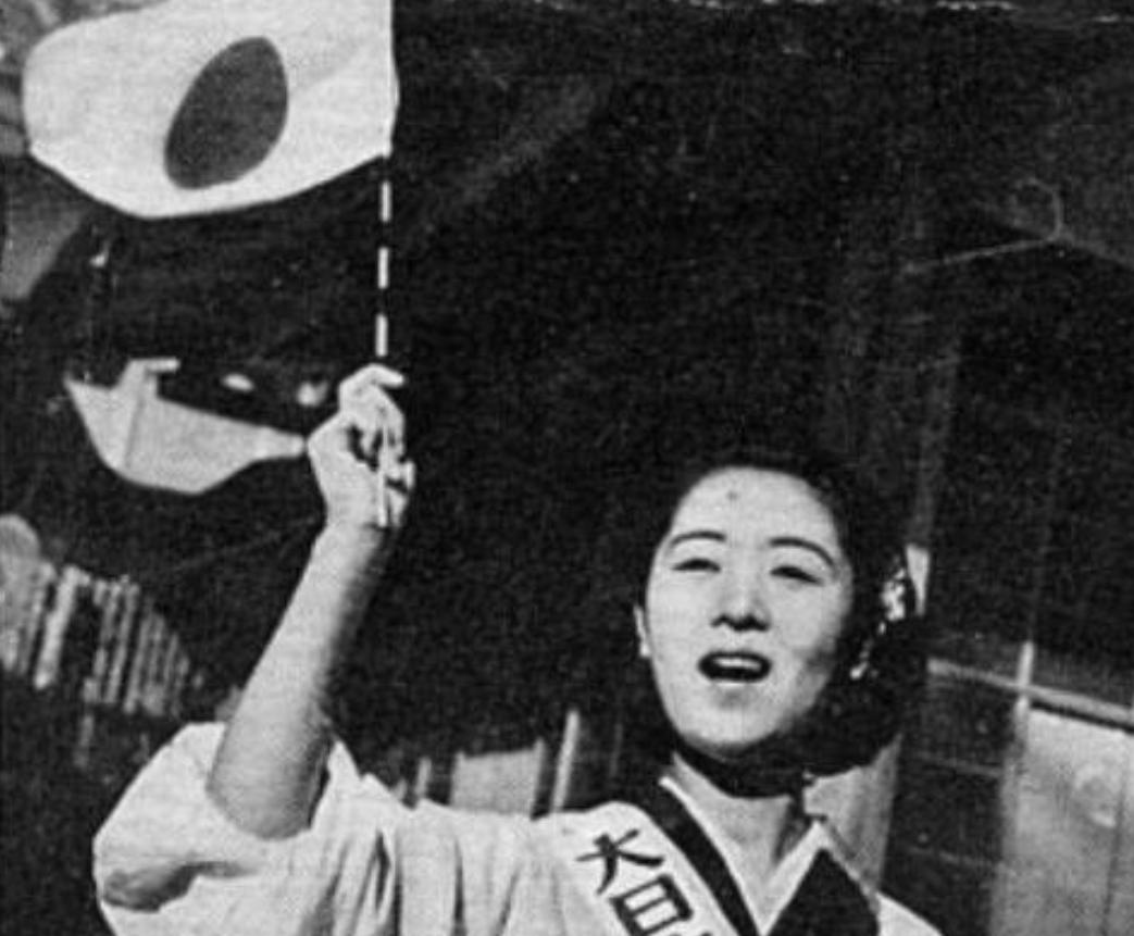 二战奇闻：美国女性脱下*袜丝**，为前线捐献尼龙