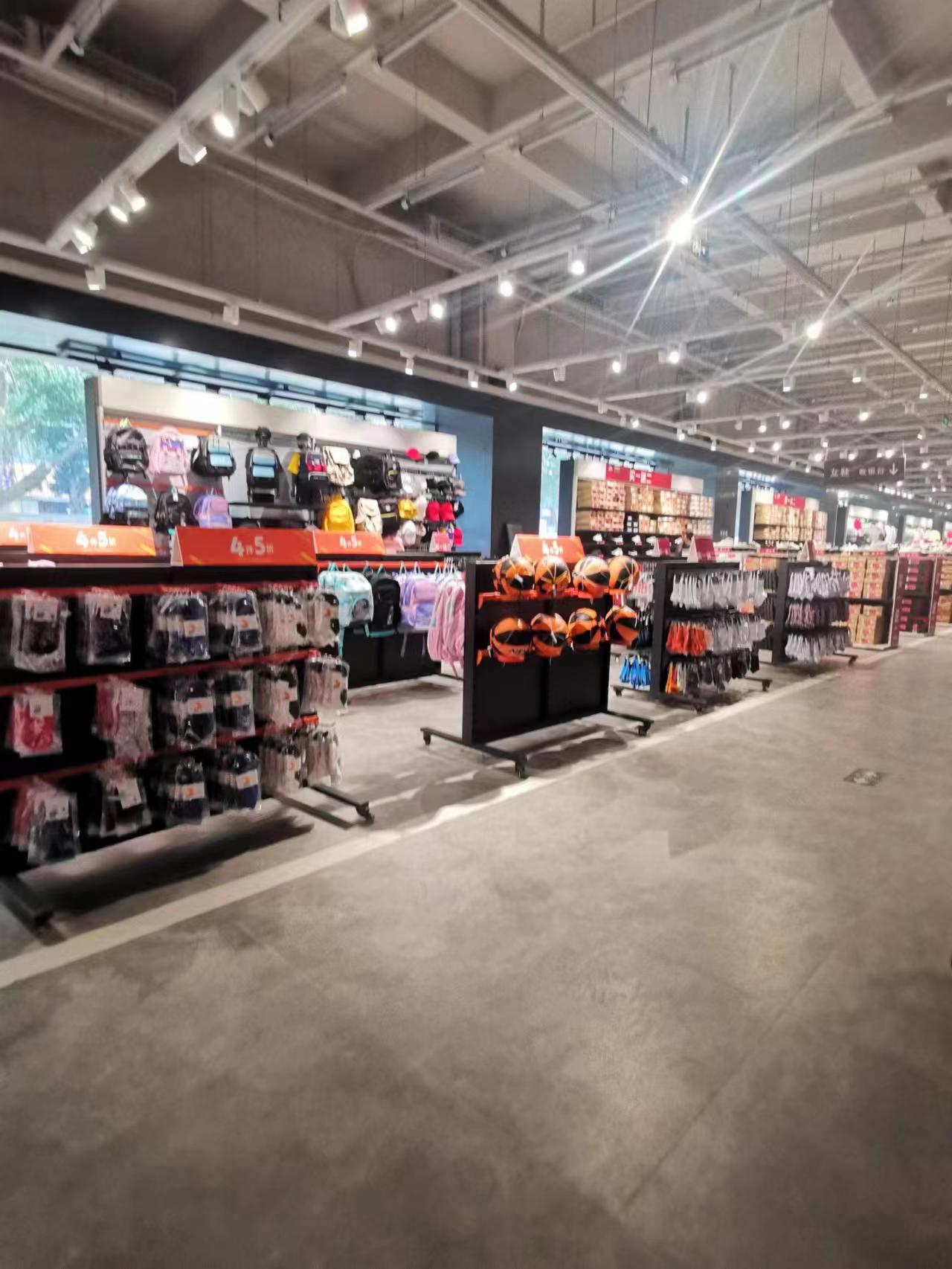 疫后的运动鞋服品牌折扣力度有多强？我们南下晋江探访安踏工厂店