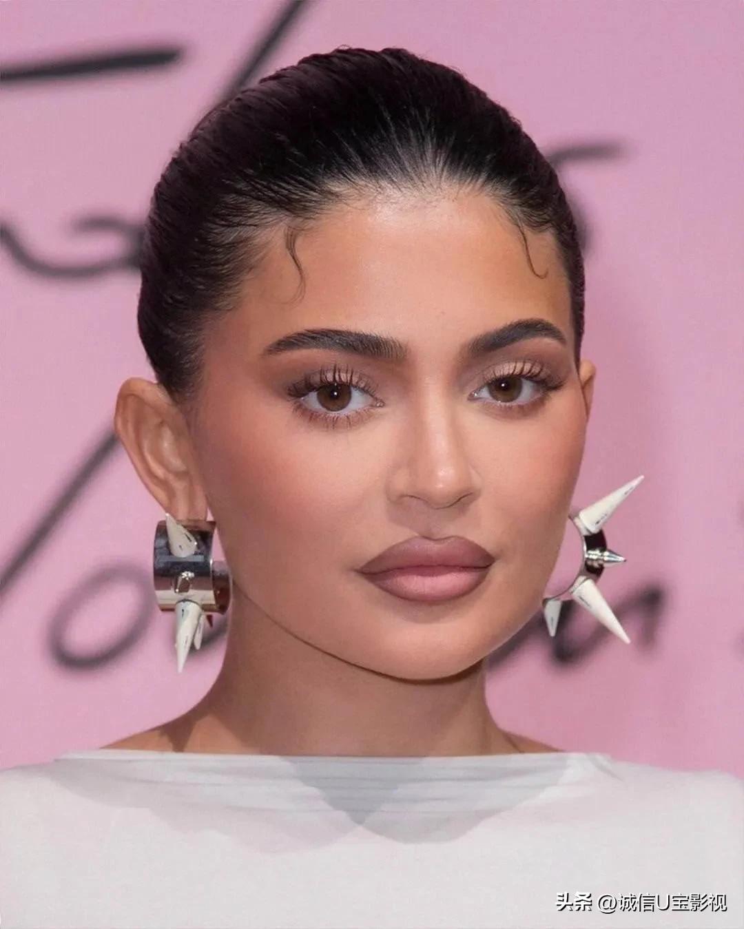 富婆凯莉詹娜福布斯,凯莉詹娜和肯豆詹娜关系