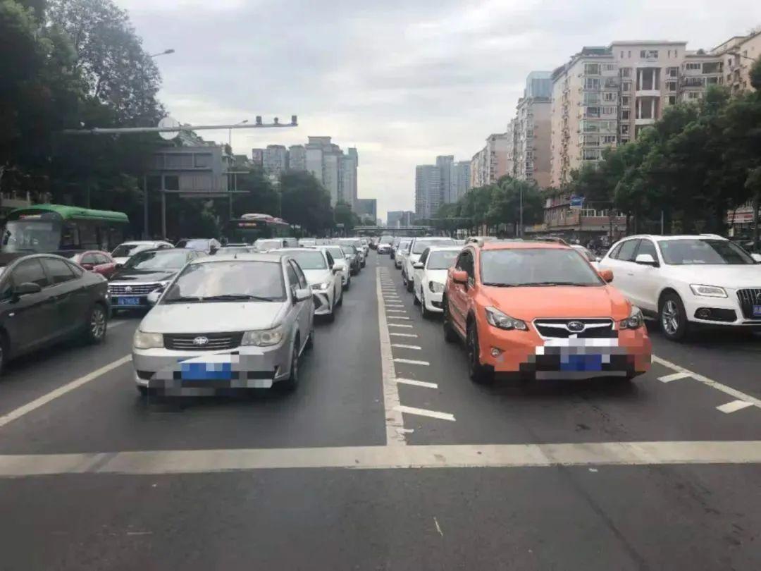 道路上的可变车道是什么意思啊,什么样的路段叫可变车道