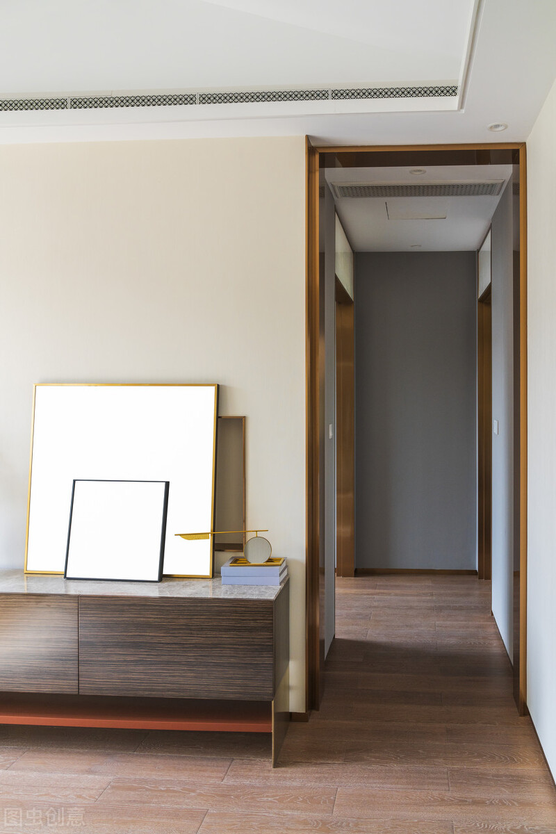 女保安用摄像头跟踪帅哥，领导发现后将她开除，后来她怎么了