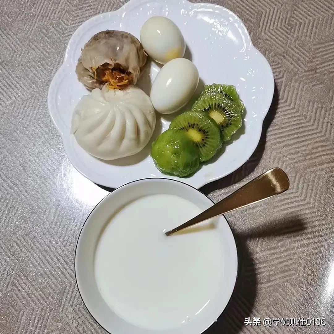 母爱伟大每天为家人提供可口饭菜,母爱是最伟大的给子女无私的爱