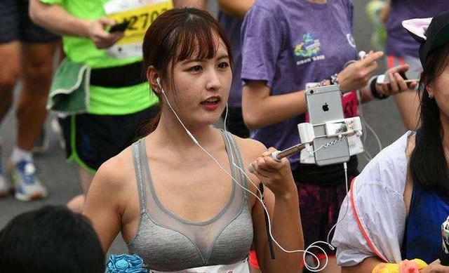 美女跑马拉松完整视频,跑马拉松美女冲刺