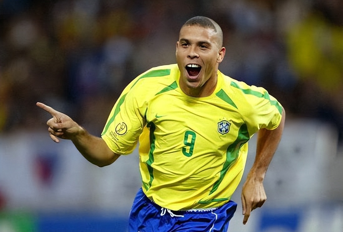 罗纳尔多小罗02世界杯,当外星人和人类第一次相遇