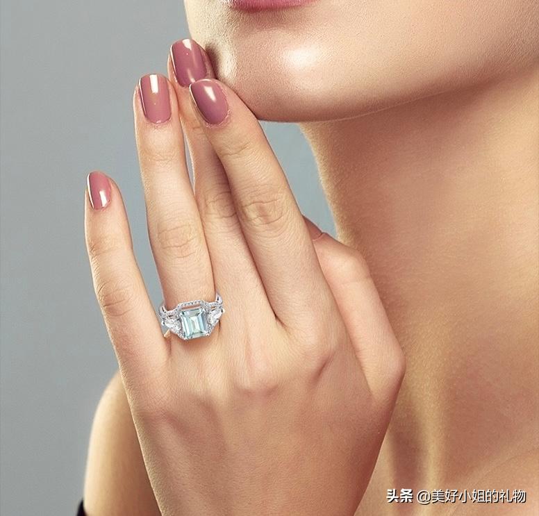 母亲节礼物项链黄金推荐,母亲节礼物排行榜前十名黄金饰品