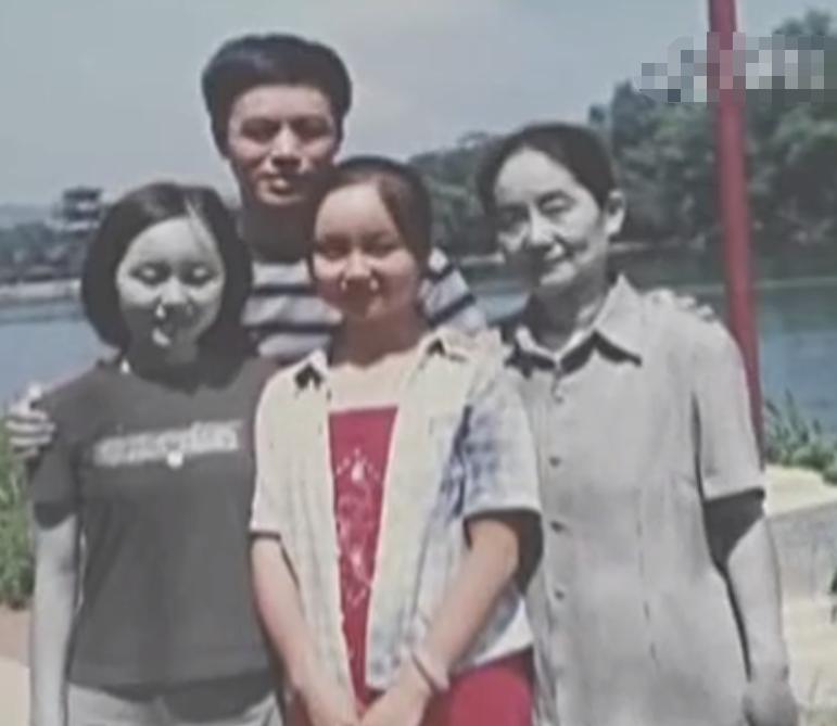 2012年，北京女孩考上清华，不久后却选择自杀，父亲崩溃大哭