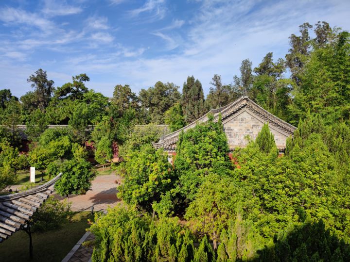 这座好吃好玩好住的云南小城，我劝你一定早点去