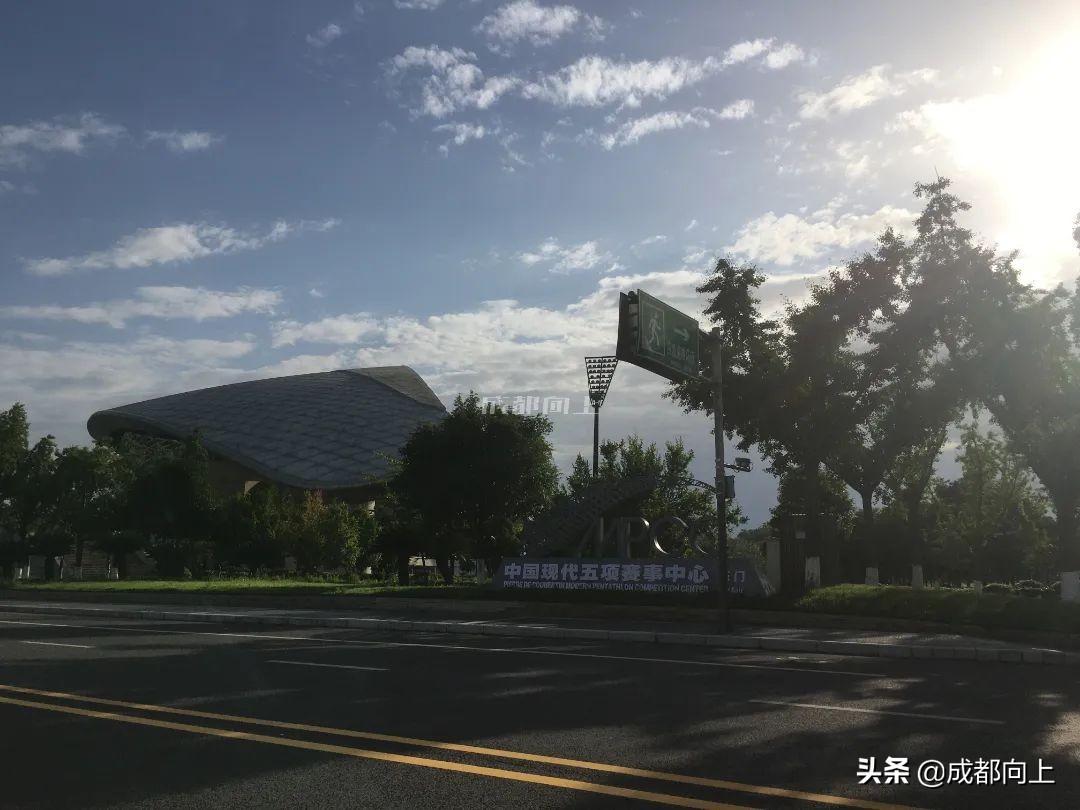 被吹爆的成都国际城南，居然没有拿得出手的体育场馆？