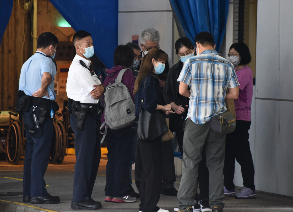 野蜂蜇人谁承担责任,野蜂蜇人的新闻