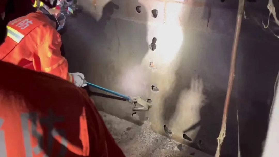 为什么家里进蛇不能打看完涨知识,家里进蛇怎么办蛇怕什么