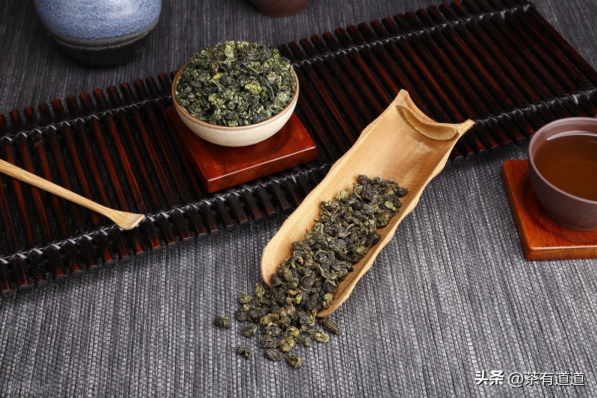 铁观音怎么分辨新茶和旧茶呢,铁观音茶叶新茶好还是旧茶好呢