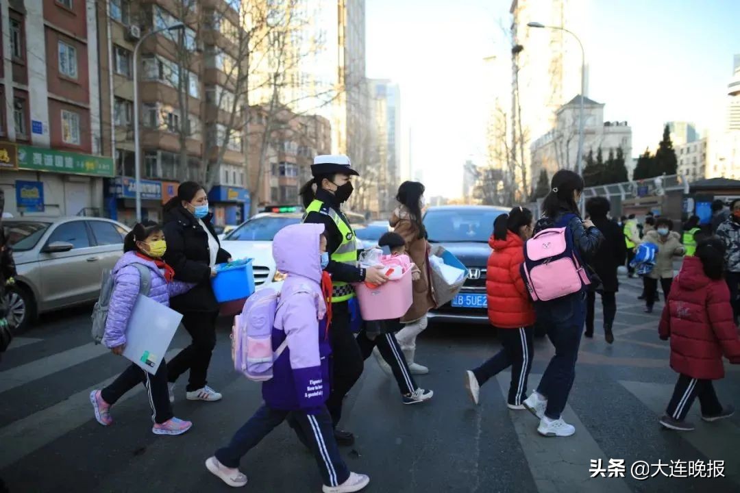 太阳当空照花儿对我笑儿童歌曲,太阳当空照花儿对我笑