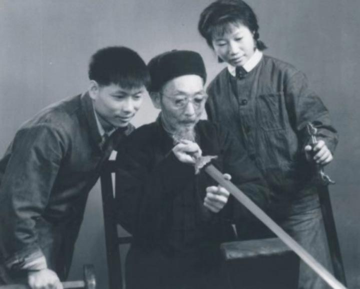 现代工艺铸剑能砍断古代的剑吗,铸剑师重现十大名剑