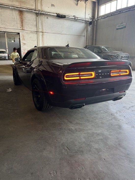 道奇挑战者红眼宽体地狱猫越狱版,道奇挑战者地狱猫红眼国内多少钱