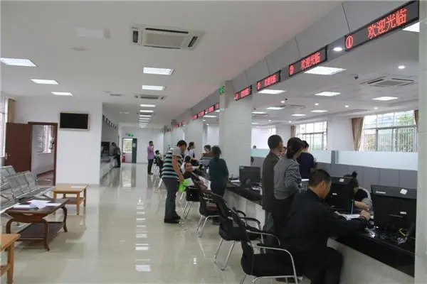 改名后身份证没拿到怎么改驾驶证,身份证改名后可以再改回曾用名吗