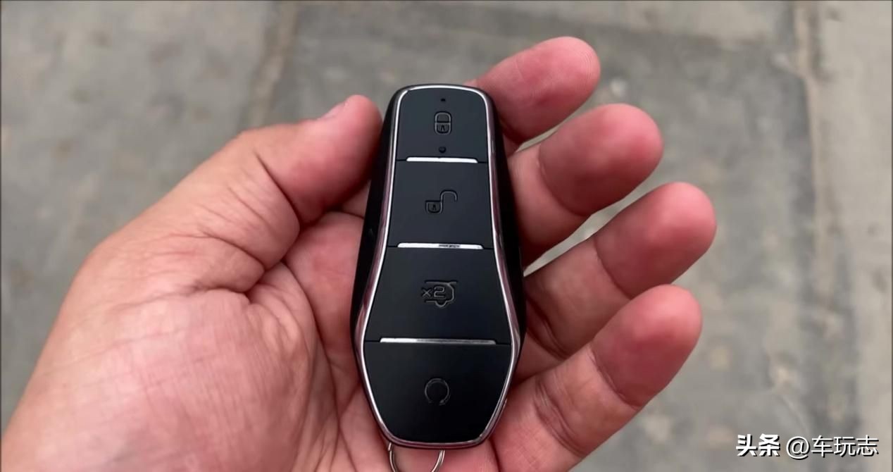 e6比亚迪新能源汽车,纯电动比亚迪e6不容忽视的亮点