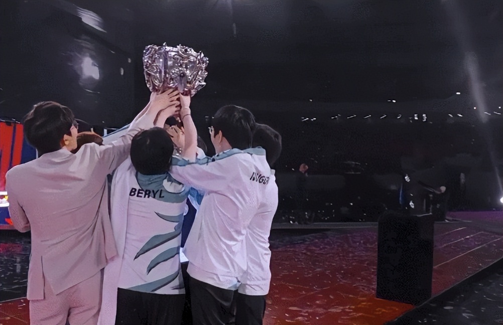 jkl琚玣aker鎶㈢孩,闊╂湇jkl