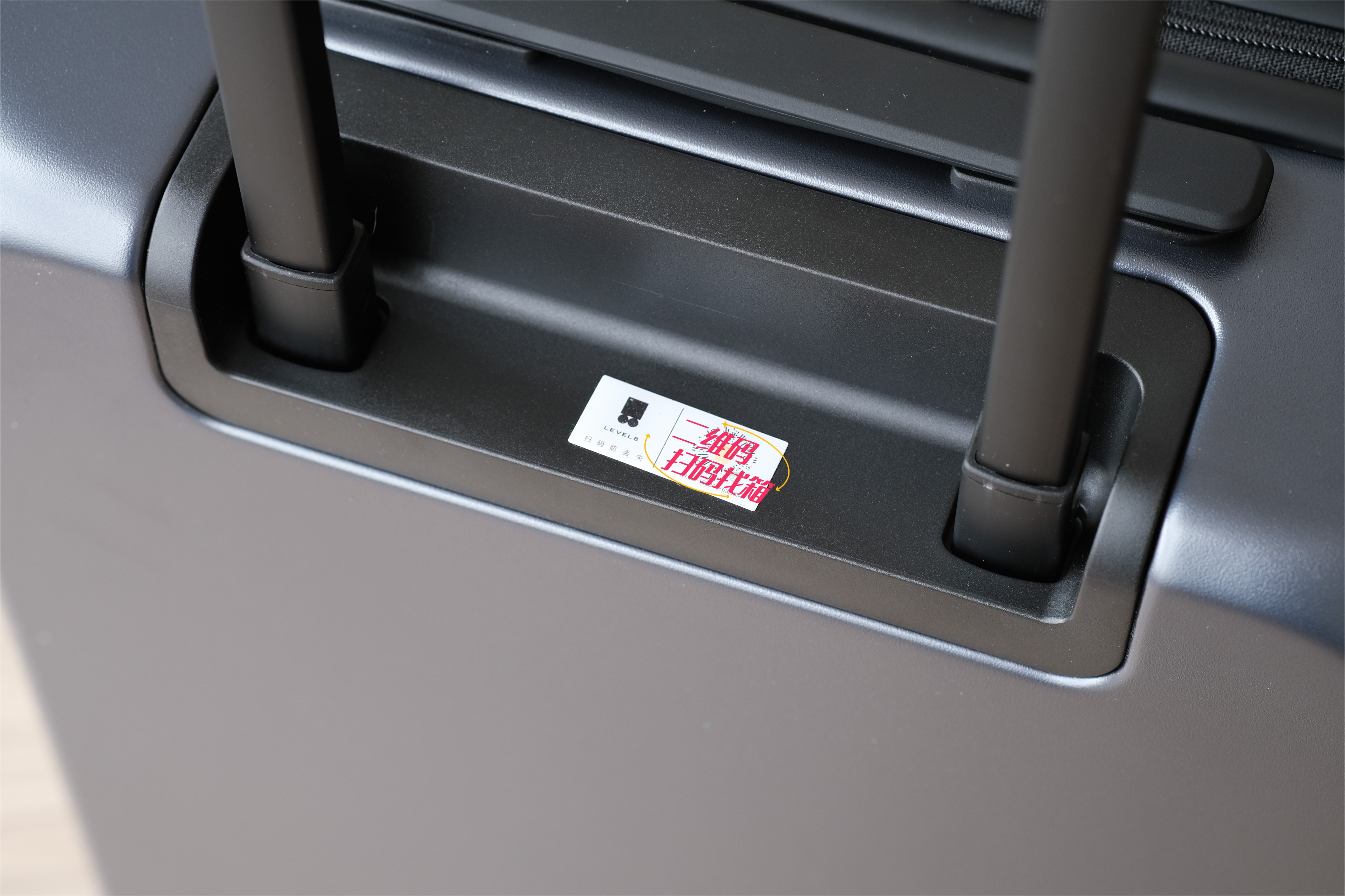 陪你走过人生四季，地平线8号ONETOUCH前开门行李箱测评