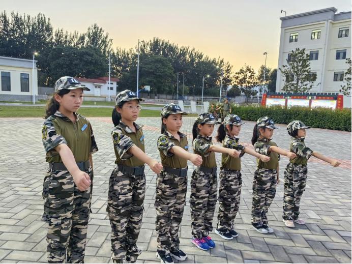 儿童军营体验营,儿童体验军营夏令营