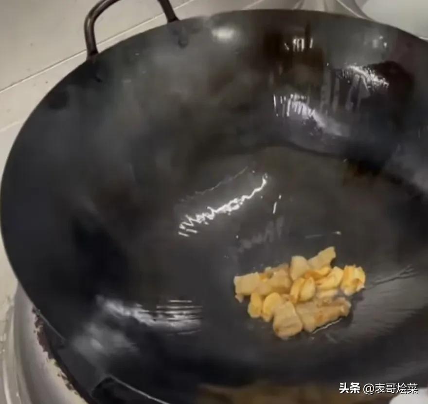 300人大锅青菜怎么炒又嫩又绿,炒大锅菜青菜先加盐还是后加盐好