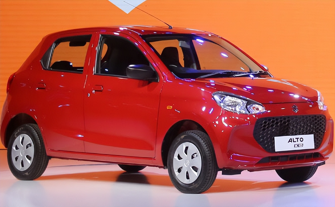 铃木奥拓“拼了”！落地3.5万，1.0L动力+7寸大屏，内饰效果惊艳