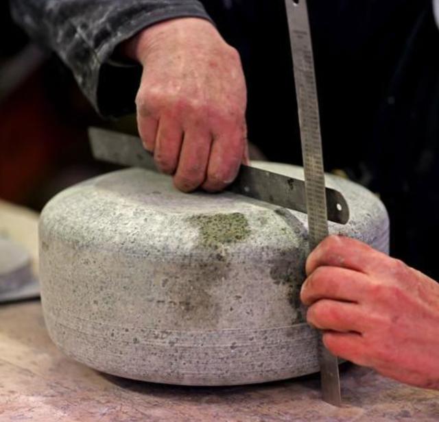 中国冬奥会冰壶多少钱,冬奥会冰壶现在值多少钱