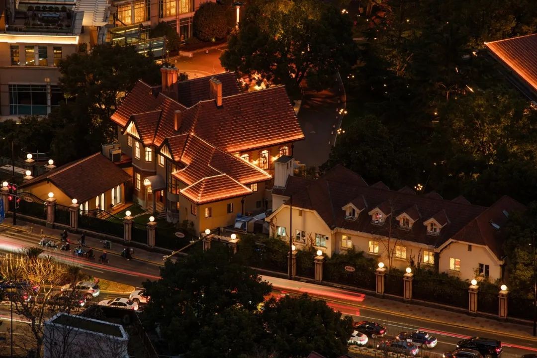 一边涨租，一边降薪，打工人逃离上海