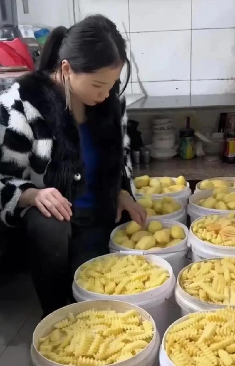 夜市摆摊一晚能挣多少,夜市摆摊一晚真实收入