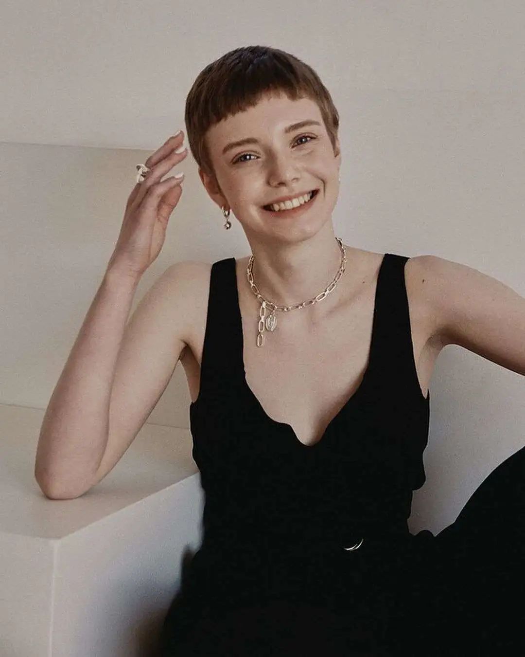 21岁德国模特凭“精灵美貌”爆红！却离奇失踪…背后牵出黑暗内幕