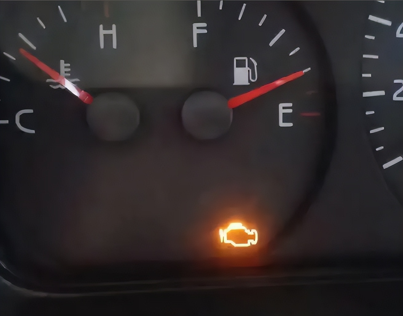 男子新车跑20万公里，成功将车跑报废，4S店：买完车就没有熄过火