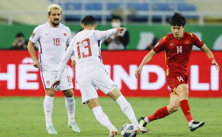 要打出自己的风格,国足进攻要有变化,防守针对性要加强