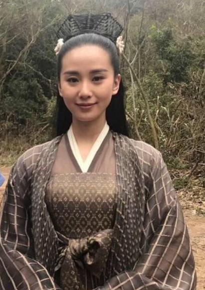 女明星也秃头？杨紫鞠婧祎全靠小心机，杨幂没刘海就是“光明顶”