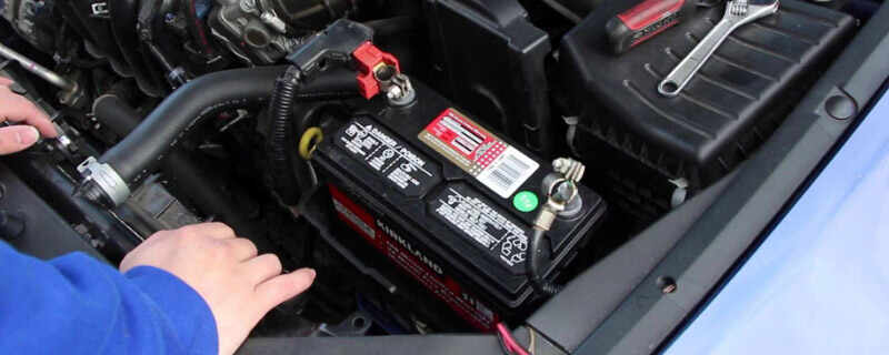 汽车电瓶亏电怎么急救,亏电打不了火有什么办法急救