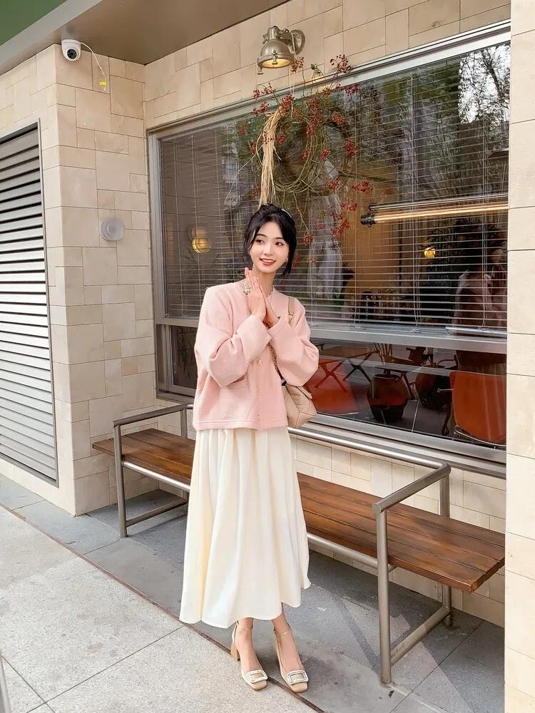 女孩子的天真无鞋在脚上