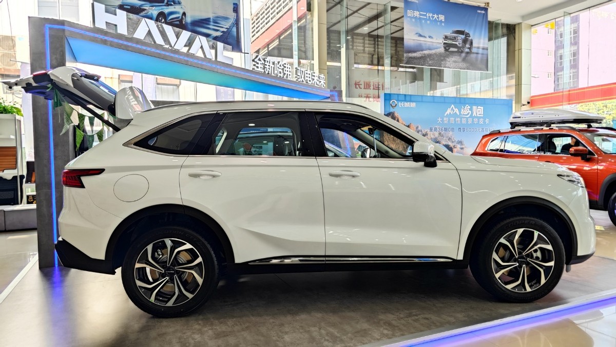 哈弗枭龙max空间宽敞智能配置丰富,哈弗枭龙max4驱