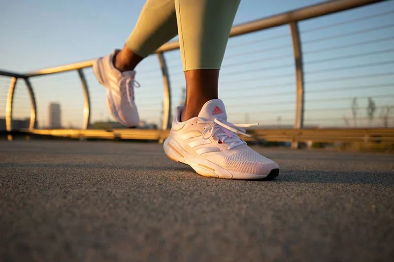 阿迪达斯2022新款跑鞋,装备系列跑步