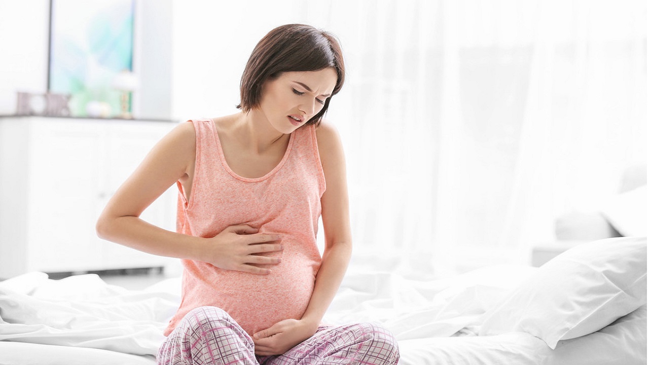 肛门出现潮湿瘙痒的症状,肛门潮湿瘙痒有臭味应怎么治疗