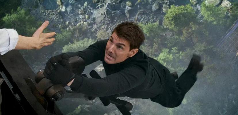 碟中谍7阿汤哥有多拼,碟中谍7阿汤哥上演惊险飞行