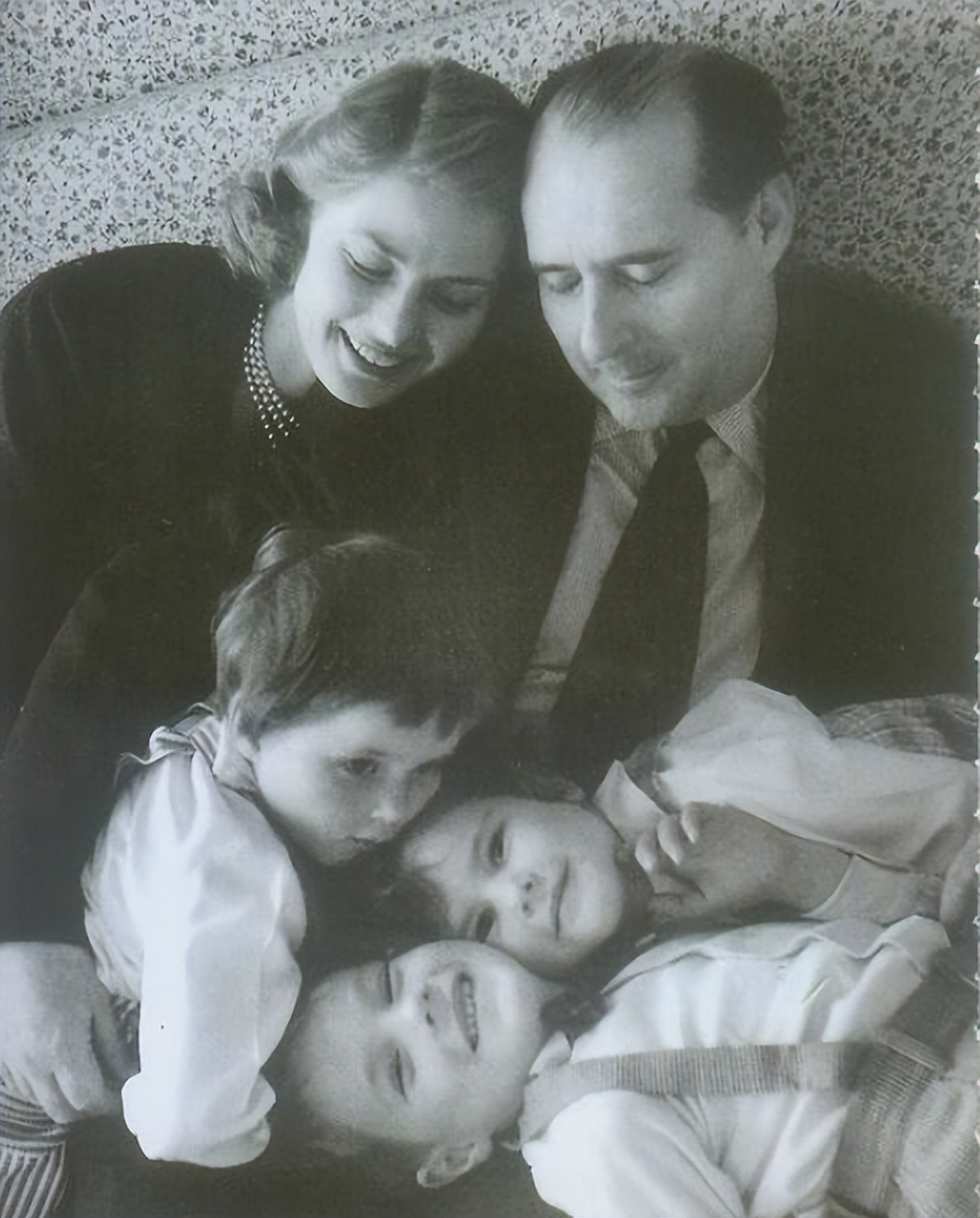 好莱坞第一夫人：风流的短发美人，3段婚姻出轨3次，死于妇科病