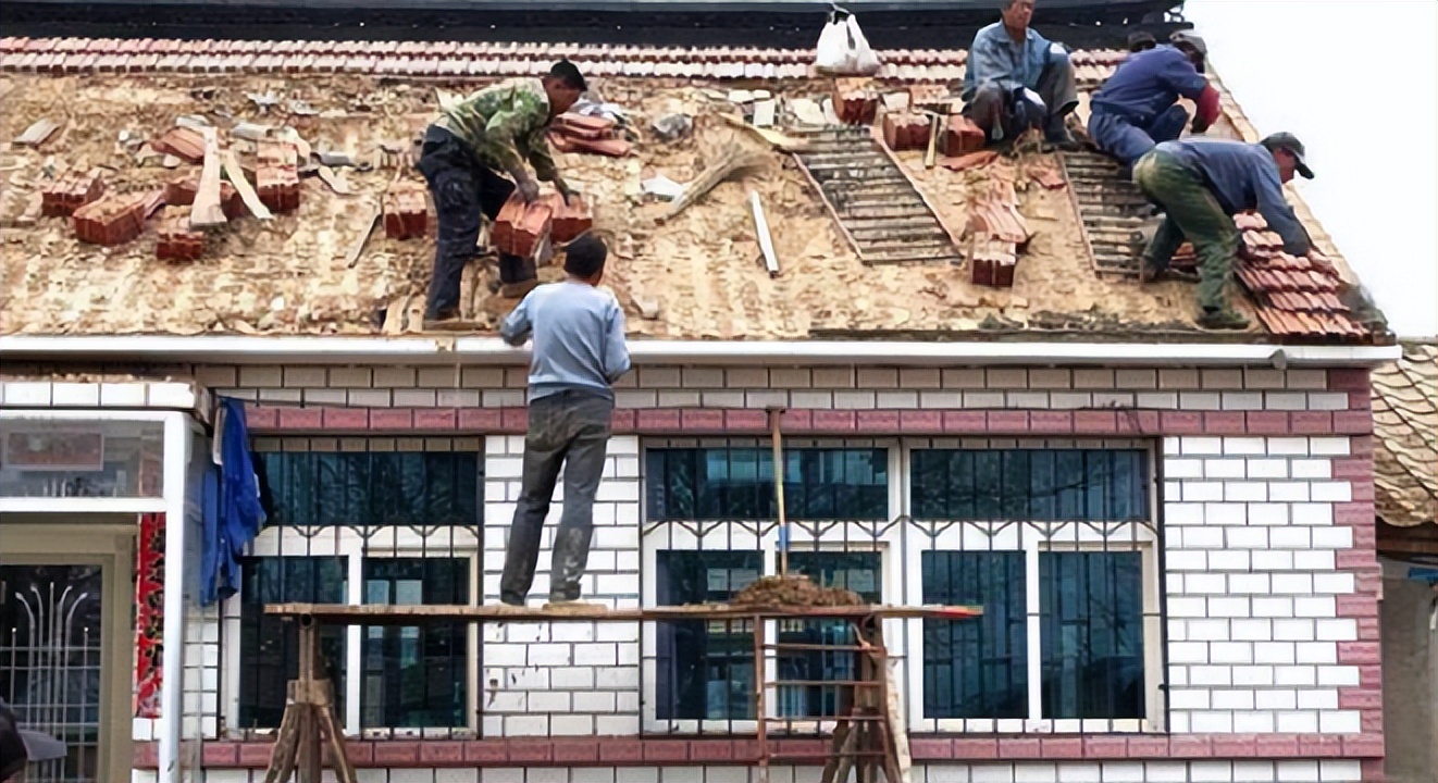 浙江老农翻建老宅竟再挖出天价宝,浙江老农翻新房子