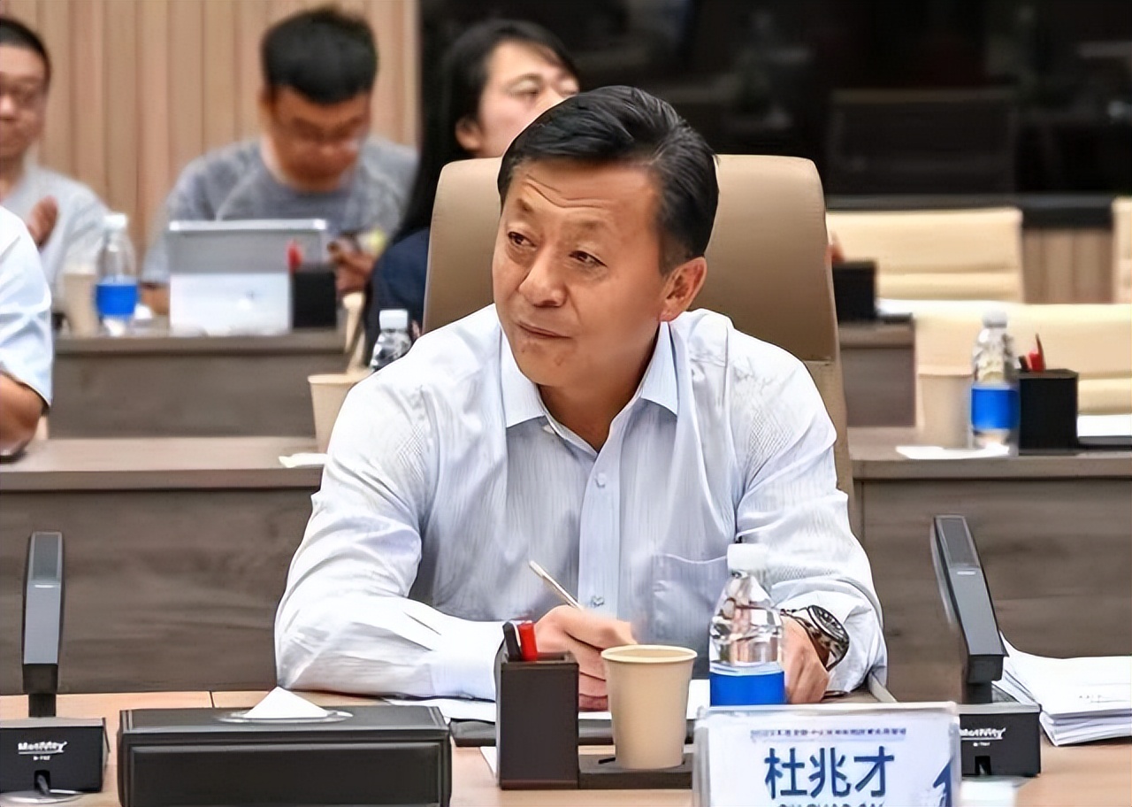 18亿去哪了？足坛名记曝光杜兆才一系列黑幕，球迷热议