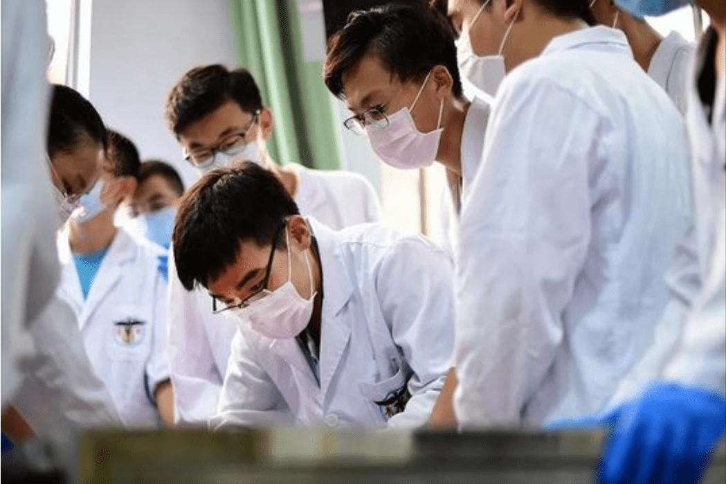 专家总结治疗肛裂的最佳治疗方式,治疗肛裂生肌的药