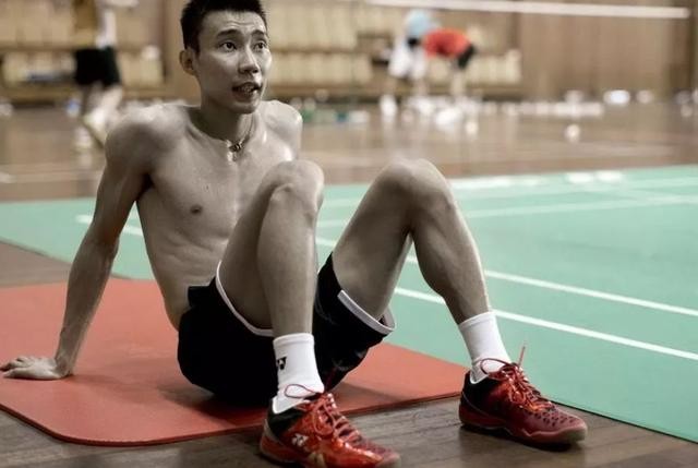 李宗伟患癌后复出视频,李宗伟早期鼻癌症状