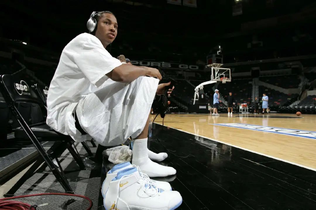 甜瓜安东尼签名鞋,安东尼生涯最高分穿的球鞋