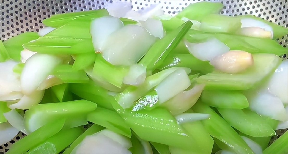 肝脏不舒服坚持喝水加它养肝,养肝第一菜就是它让肝脏很健康