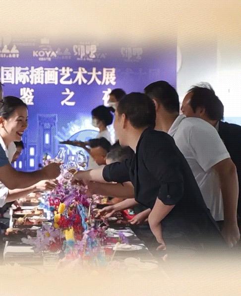 鍙泤,鍙泤缈诲敱