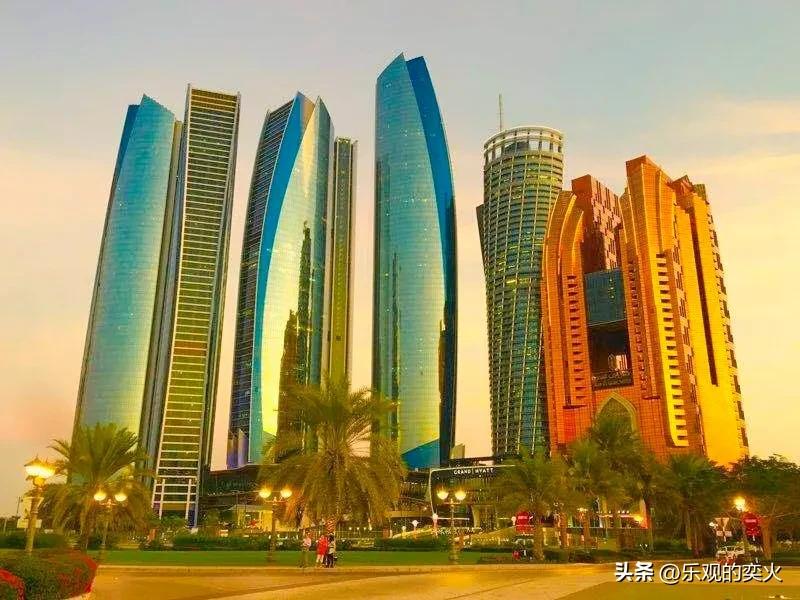 卡塔尔和迪拜哪个国家有钱,迪拜和卡塔尔哪个有钱