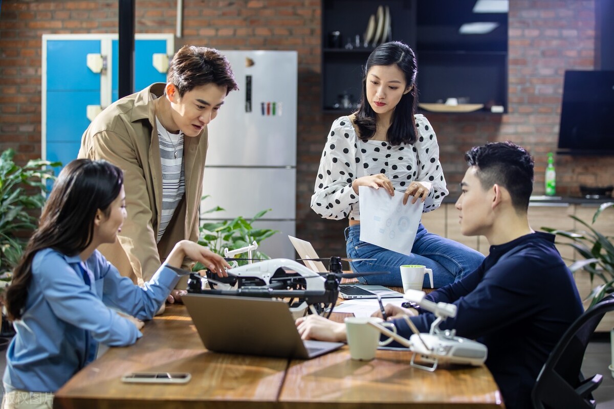 广告策划到位做什么,广告策划创意人员需要了解什么