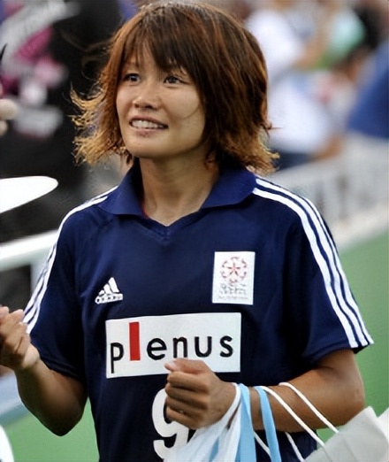 世界足球十大美女宝贝,世界上最吸引人的足球美女