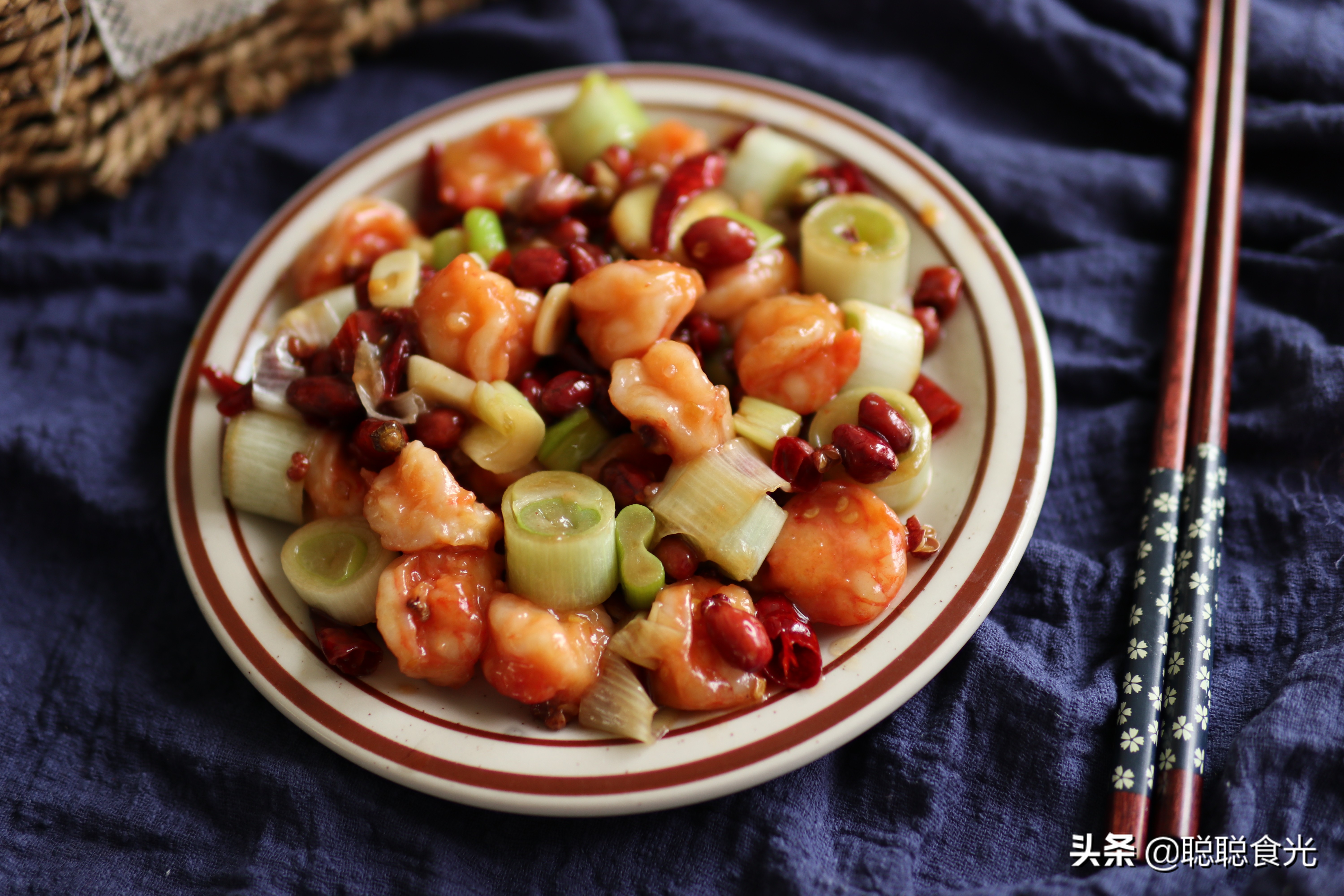 除夕年夜饭，推荐12道特色小炒，荤素搭配不单调，上桌先光盘